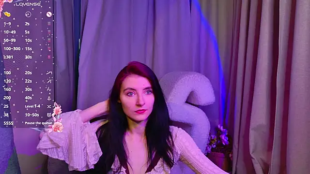 NicoleLuxe online show from May 8, 2026, 5:39 pm