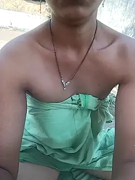 Snapshot of Royal_hotti0011 chatting on March 3, 2026, 8:10 am Royal hotti0011 online show from March 3, 2026, 8:10 am