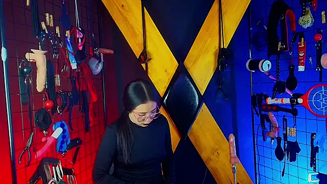 Candyqueen bdsm  online show from March 21, 2026, 8:19 am