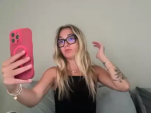 kelseyblu online show from April 21, 2026, 11:33 pm