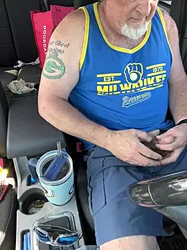 Snapshot of Skippy2420 chatting on June 1, 2026, 8:52 pm Skippy2420 online show from June 1, 2026, 8:52 pm