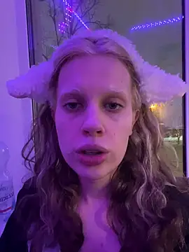 Snapshot of Maxine_gold chatting on February 27, 2026, 8:08 pm Maxine gold online show from February 27, 2026, 8:08 pm