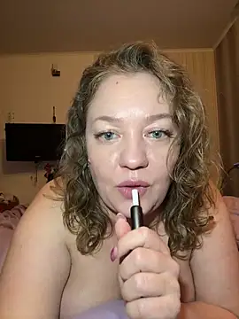 BBBWOOW online show from April 10, 2026, 11:23 pm