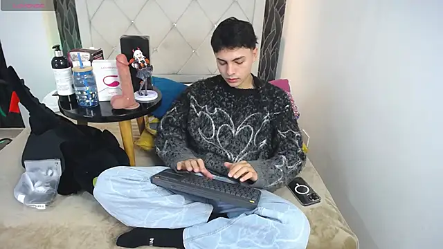 Samu Hott online show from March 25, 2026, 8:30 pm