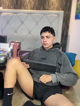 Snapshot of Samu_Hott chatting on February 20, 2026, 8:22 pm Samu Hott online show from February 20, 2026, 8:22 pm