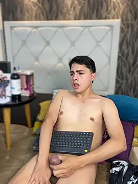 Snapshot of Samu_Hott chatting on February 27, 2026, 8:30 pm Samu Hott online show from February 27, 2026, 8:30 pm