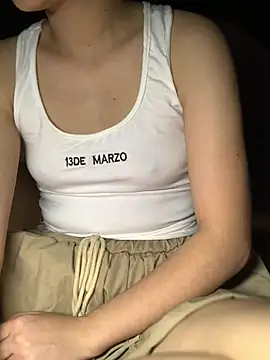 Snapshot of Luna_Babyyy chatting on April 1, 2026, 5:21 pm Luna Babyyy online show from April 1, 2026, 5:21 pm