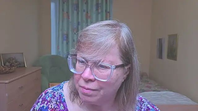 Emma Eclipsee online show from April 1, 2026, 10:49 am