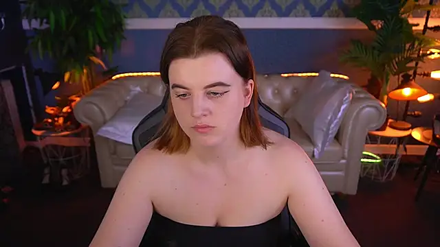KristiFoxy online show from May 18, 2026, 12:21 pm