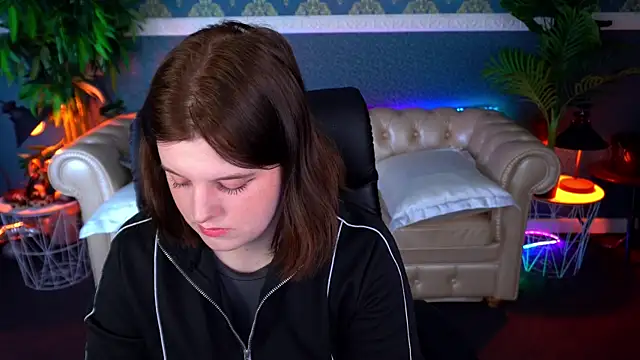 KristiFoxy online show from April 12, 2026, 5:11 am