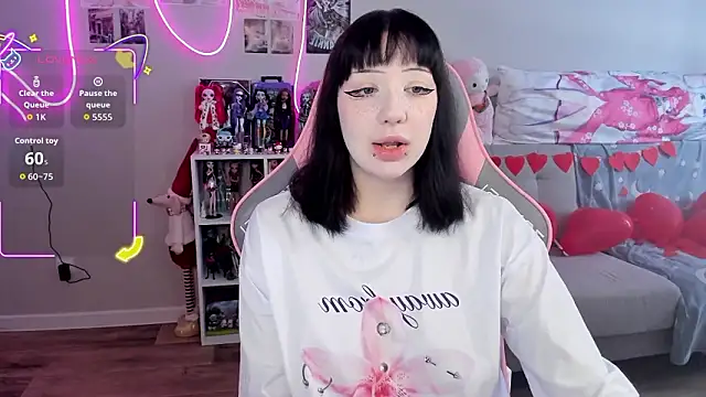 Snapshot of MollysLand chatting on February 16, 2026, 8:24 am MollysLand online show from February 16, 2026, 8:24 am