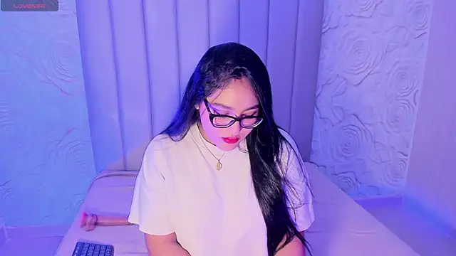 Snapshot of Lya_dubois_ chatting on July 11, 2026, 8:31 pm Lya dubois online show from July 11, 2026, 8:31 pm
