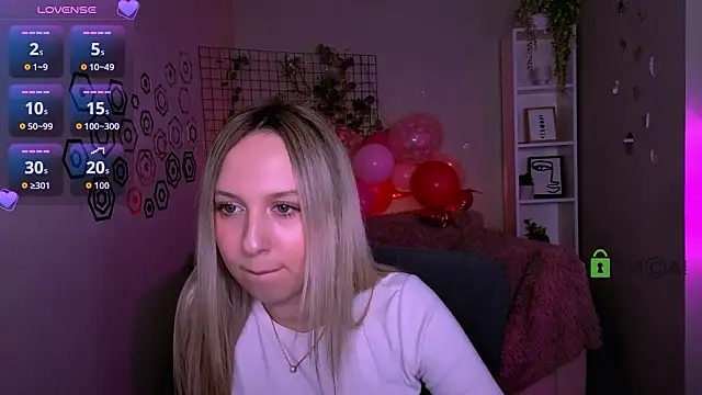 Snapshot of tiffani_murr chatting on February 20, 2026, 8:11 pm tiffani murr online show from February 20, 2026, 8:11 pm