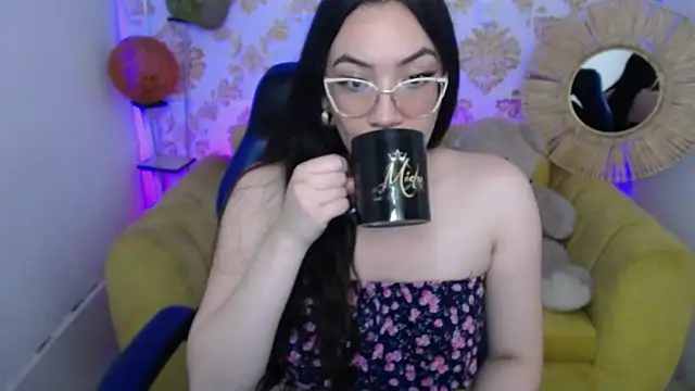 Snapshot of ALISS_M_ chatting on February 3, 2026, 8:14 pm ALISS M online show from February 3, 2026, 8:14 pm