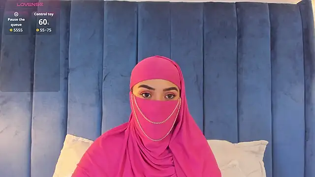 fatimarab   online show from February 12, 2026, 3:39 am