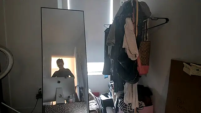 JUCY APPLE online show from April 13, 2026, 7:18 pm