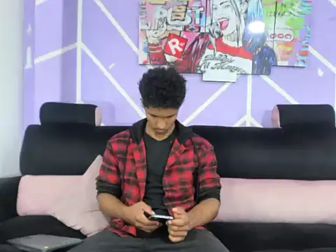 Yoel hot2004 online show from April 16, 2026, 7:25 pm