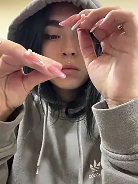 Sara Fernandez  online show from March 6, 2026, 1:50 pm