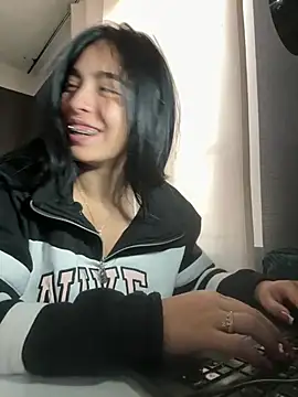 Snapshot of Sara_Fernandez_ chatting on February 4, 2026, 1:28 pm Sara Fernandez online show from February 4, 2026, 1:28 pm