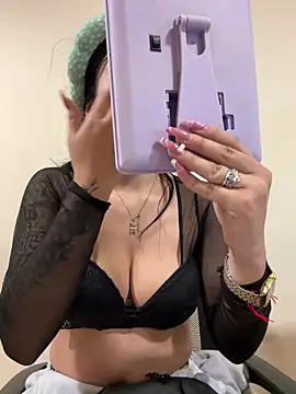 Snapshot of Sara_Fernandez_ chatting on March 3, 2026, 2:13 pm Sara Fernandez online show from March 3, 2026, 2:13 pm