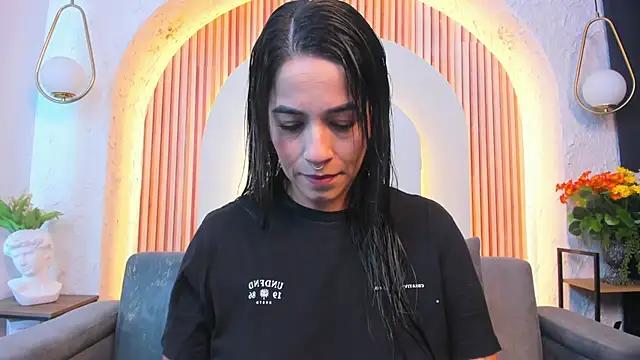 Snapshot of violet_scott_ chatting on May 18, 2026, 10:53 am violet scott online show from May 18, 2026, 10:53 am