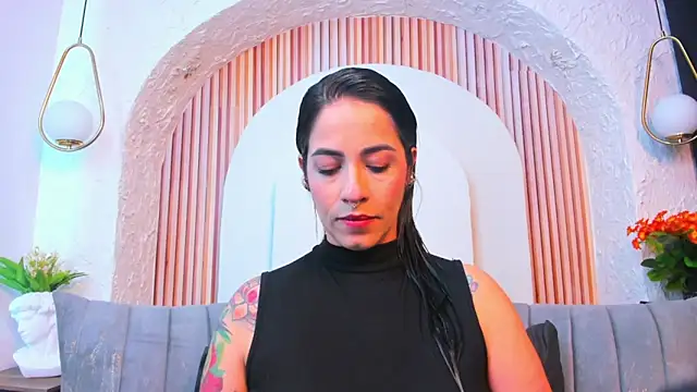 Snapshot of violet_scott_ chatting on June 1, 2026, 10:26 am violet scott online show from June 1, 2026, 10:26 am