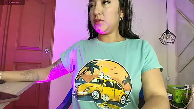 Dahiana Dmour  online show from April 15, 2026, 12:53 pm