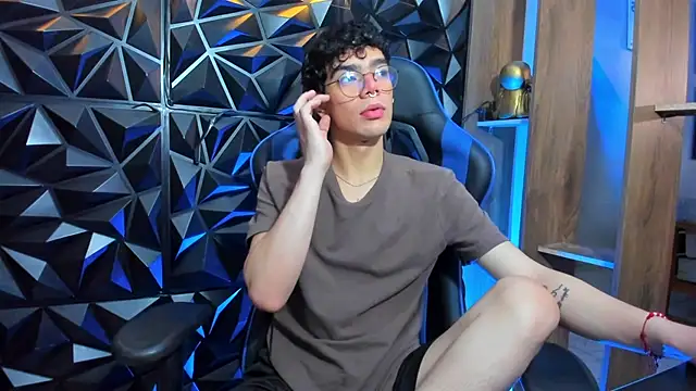 Snapshot of Elbombondelcircuit chatting on March 4, 2026, 4:37 pm Elbombondelcircuit online show from March 4, 2026, 4:37 pm