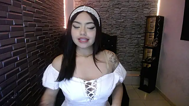  dark honey  online show from March 3, 2026, 4:19 am