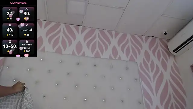 MariyaNovakie online show from April 6, 2026, 12:17 pm