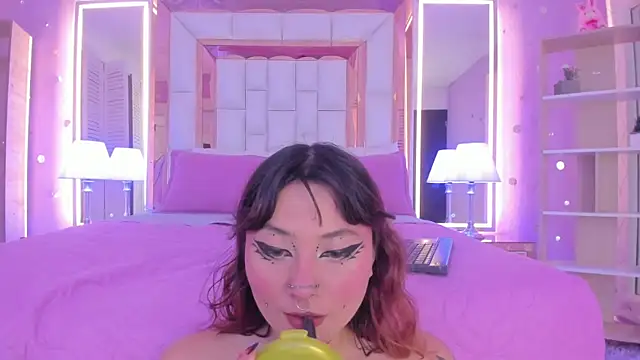 Goldentemptation  online show from July 9, 2026, 8:08 pm