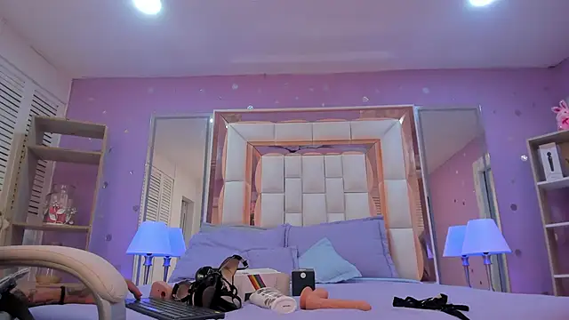 Snapshot of Goldentemptation_ chatting on April 28, 2026, 8:02 pm Goldentemptation online show from April 28, 2026, 8:02 pm