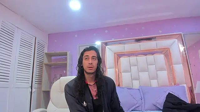 Snapshot of Goldentemptation_ chatting on May 5, 2026, 7:28 pm Goldentemptation online show from May 5, 2026, 7:28 pm