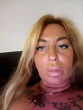 Snapshot of MiaMooly chatting on September 19, 2025, 6:12 pm MiaMooly online show from September 19, 2025, 6:12 pm