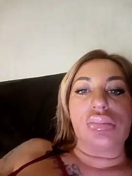 MiaMooly online show from January 18, 2026, 9:29 pm