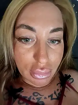 Snapshot of MiaMooly chatting on September 11, 2025, 2:06 pm MiaMooly online show from September 11, 2025, 2:06 pm