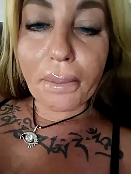 Snapshot of MiaMooly chatting on September 23, 2025, 8:27 pm MiaMooly online show from September 23, 2025, 8:27 pm