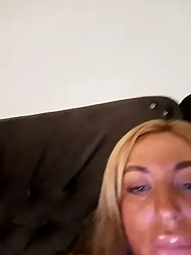 Snapshot of MiaMooly chatting on September 9, 2025, 2:04 pm MiaMooly online show from September 9, 2025, 2:04 pm