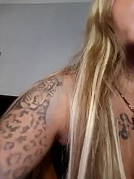 Snapshot of MiaMooly chatting on October 16, 2025, 2:47 pm MiaMooly online show from October 16, 2025, 2:47 pm