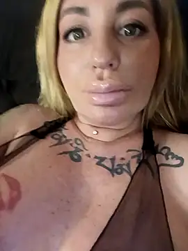 MiaMooly online show from April 18, 2026, 7:07 pm