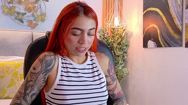 Snapshot of Polygonniaa chatting on February 24, 2026, 3:35 pm Polygonniaa online show from February 24, 2026, 3:35 pm