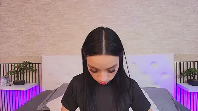 Elizabeth Ferrer online show from February 25, 2026, 11:54 am