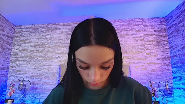 Elizabeth Ferrer online show from April 13, 2026, 12:31 pm