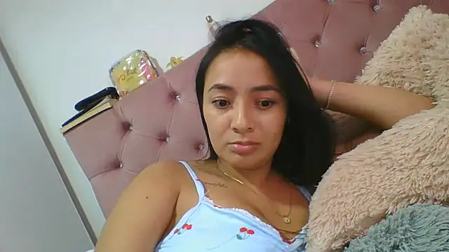 JulietaRiios online show from June 16, 2026, 10:10 pm