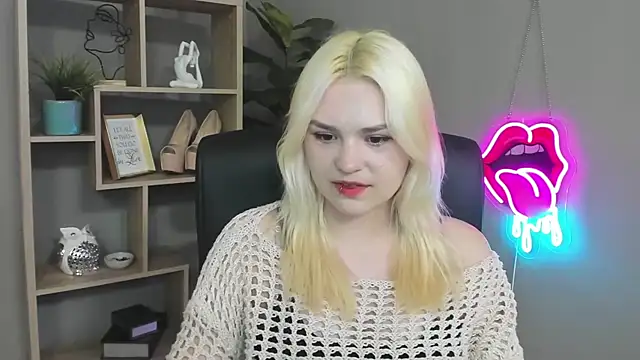 Snapshot of SweetLilyxo chatting on May 3, 2026, 6:29 am SweetLilyxo online show from May 3, 2026, 6:29 am