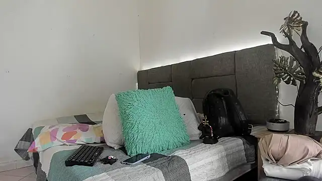 Zoel Amber20 online show from April 12, 2026, 10:02 pm