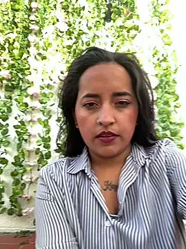 Snapshot of Annie_Alicee chatting on March 4, 2026, 12:02 pm Annie Alicee online show from March 4, 2026, 12:02 pm