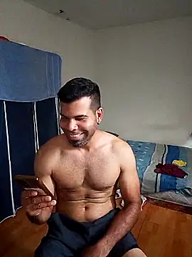 Snapshot of thom_1 chatting on February 12, 2026, 9:14 pm thom 1 online show from February 12, 2026, 9:14 pm