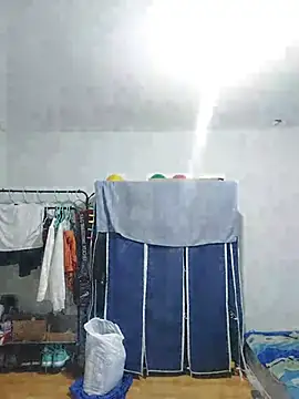 Snapshot of thom_1 chatting on July 20, 2026, 1:35 am thom 1 online show from July 20, 2026, 1:35 am