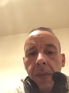 Snapshot of creativeX chatting on February 6, 2026, 10:28 pm creativeX online show from February 6, 2026, 10:28 pm